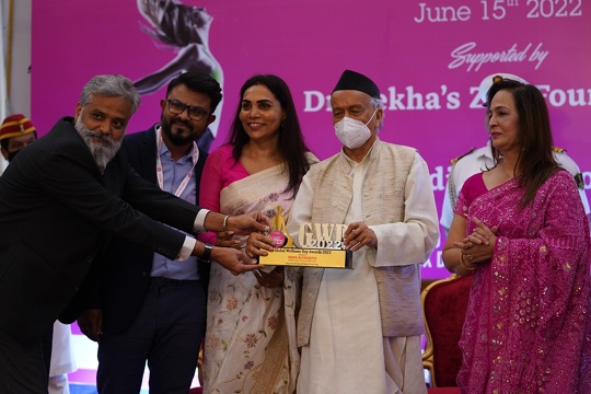 Rekha Chaudhari, Smita Thackeray honor wellness industry and Vidyut Jammwal, Farouk Kabir, Sonnalli Seygall, Darshan Kumar, Akanksha Singh with Global Wellness Award in presence of Hon Governor Bhagat Singh Koshyari