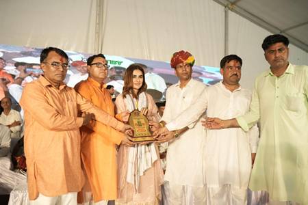 श्री देवनारायण मंदिर मेले में पहुँचीं अभिनेत्री रुचि गुर्जर, दहेज और बाल विवाह के खिलाफ उठाई बुलंद आवाज