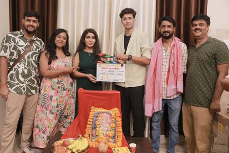 सावन के अंतिम सोमवार पर धीरू यादव की ‘प्रोडक्शन नं०2’ का ग्रैंड मुहूर्त करके शूटिंग शुरू वाराणसी में