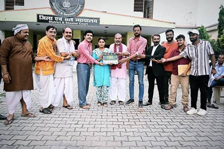 रत्नाकर कुमार ने शुरू किया भोजपुरी फिल्म ‘उमा’ की शूटिंग उत्तर प्रदेश के जिला सोनभद्र में