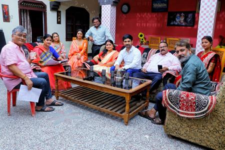 निर्देशक मनोज ओझा हुए भावुक भोजपुरी फिल्म ‘वीआईपी बहू’ की शूटिंग पर, अमित शुक्ला और रीना रानी की शादी पर रो पड़े लोग